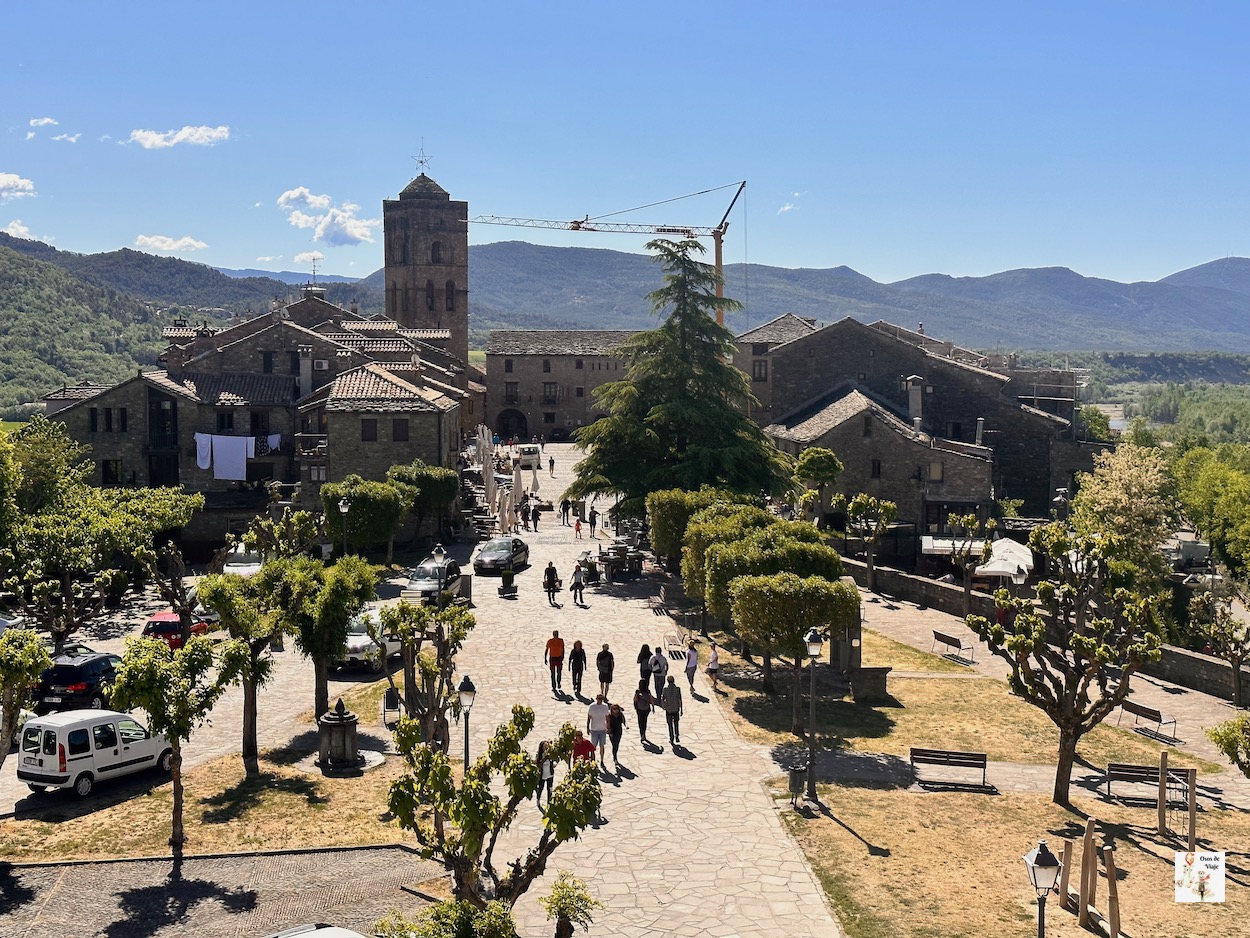 Plaza mayor de Aínsa