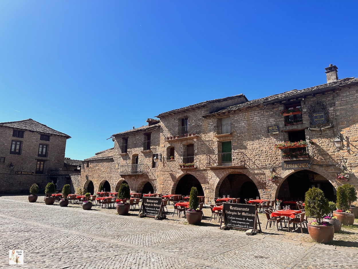 Plaza mayor de Aínsa