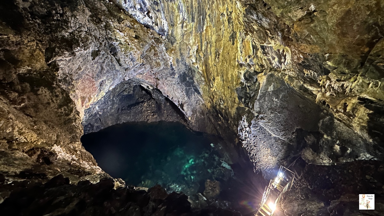 Algar do Carvao (Terceira)
