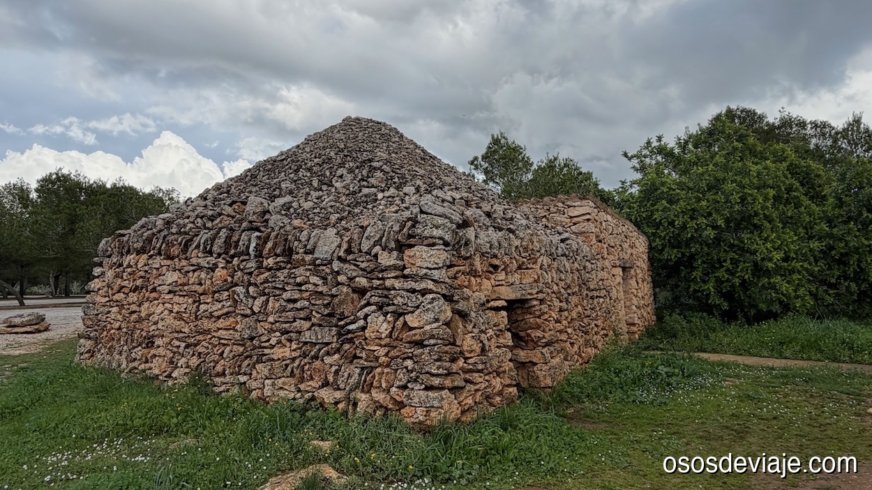 Barraca de piedra tradicional